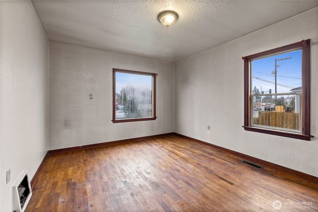 125 S 64th Street, Tacoma, WA 98408