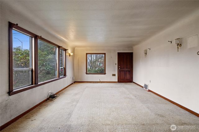 125 S 64th Street, Tacoma, WA 98408