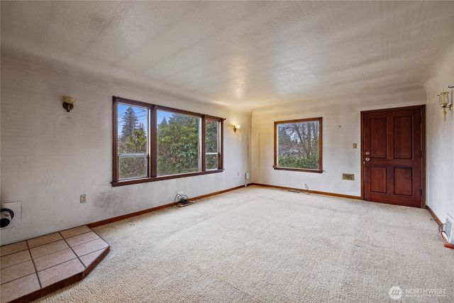 125 S 64th Street, Tacoma, WA 98408