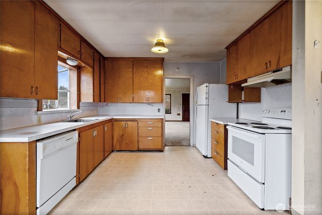 125 S 64th Street, Tacoma, WA 98408