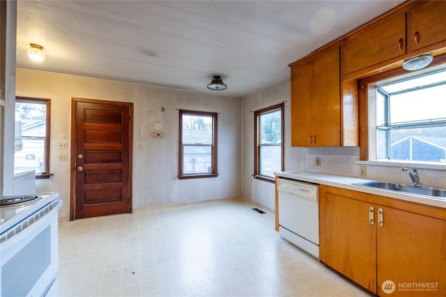 125 S 64th Street, Tacoma, WA 98408