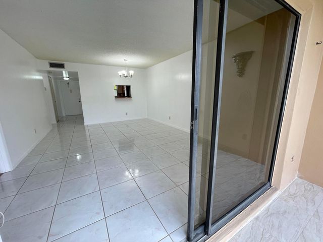 10442 Sunrise Lakes Boulevard 104, Sunrise, FL 33322