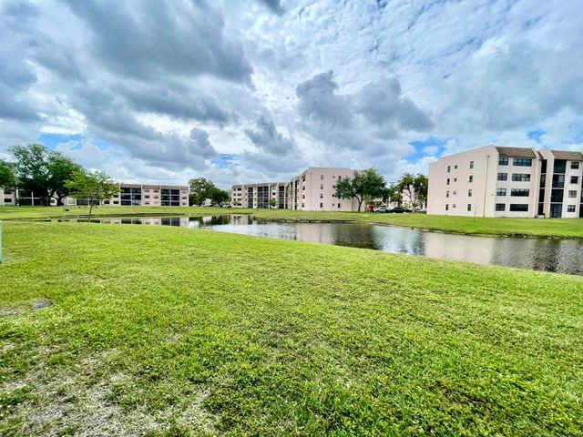 10442 Sunrise Lakes Boulevard 104, Sunrise, FL 33322