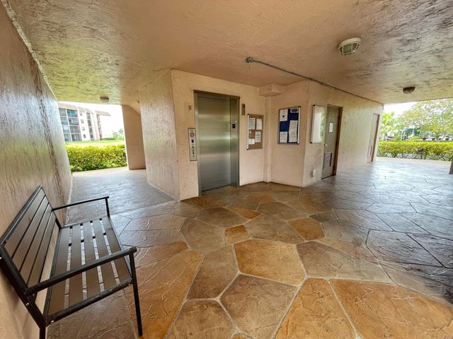 10442 Sunrise Lakes Boulevard 104, Sunrise, FL 33322