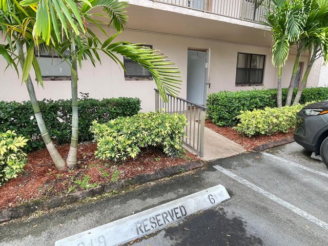 10442 Sunrise Lakes Boulevard 104, Sunrise, FL 33322