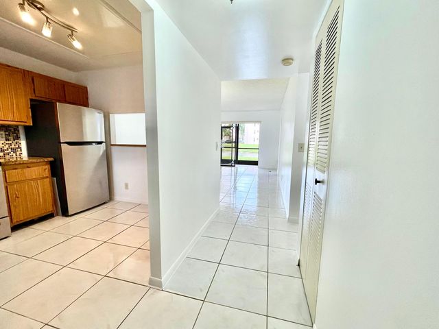 10442 Sunrise Lakes Boulevard 104, Sunrise, FL 33322