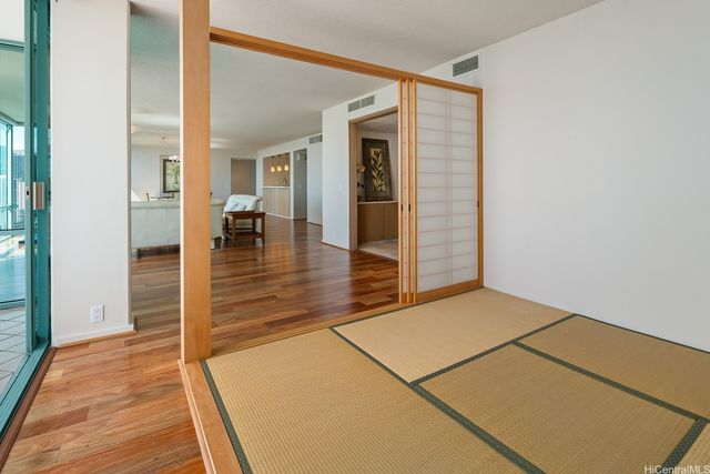 1341 Kapiolani Boulevard 27A, Honolulu, HI 96814