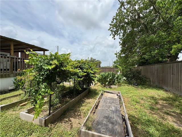 127 Copano Heights Blvd, Rockport, TX 78382