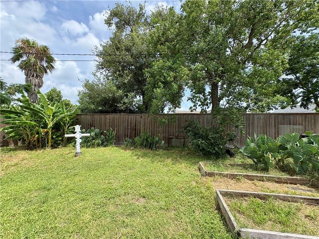 127 Copano Heights Blvd, Rockport, TX 78382