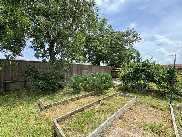 127 Copano Heights Blvd, Rockport, TX 78382