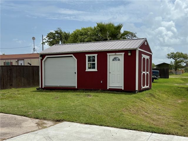 127 Copano Heights Blvd, Rockport, TX 78382