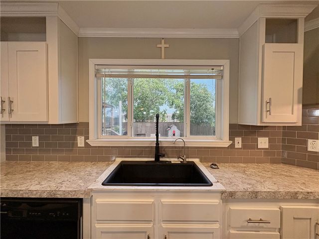 127 Copano Heights Blvd, Rockport, TX 78382