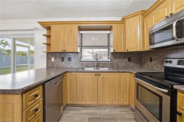 1145 SW 44th TER, Cape Coral, FL 33914