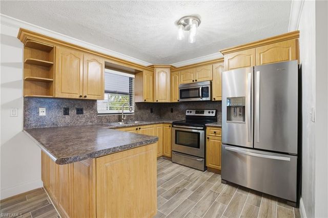 1145 SW 44th TER, Cape Coral, FL 33914