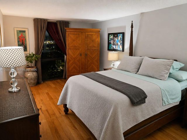 13499 Biscayne Blvd 809, North Miami, FL 33181