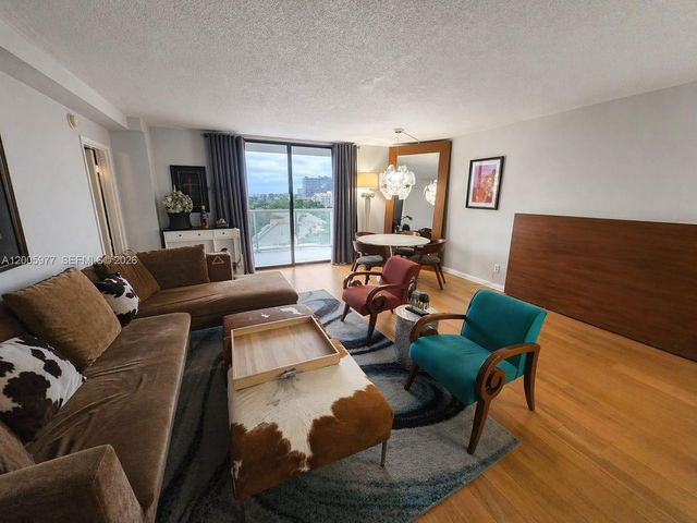 13499 Biscayne Blvd 809, North Miami, FL 33181