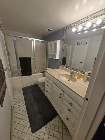 13499 Biscayne Blvd 809, North Miami, FL 33181