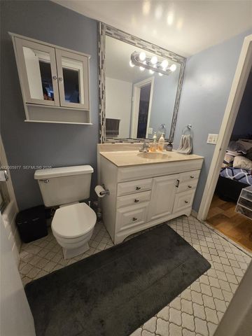 13499 Biscayne Blvd 809, North Miami, FL 33181