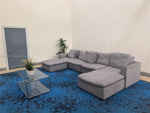 13499 Biscayne Blvd 809, North Miami, FL 33181