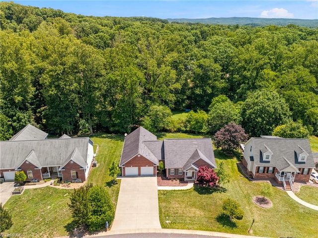107 Hills Drive N, Mount Airy, NC 27030