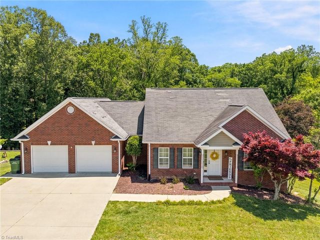 107 Hills Drive N, Mount Airy, NC 27030