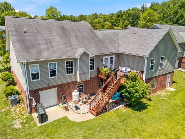 107 Hills Drive N, Mount Airy, NC 27030