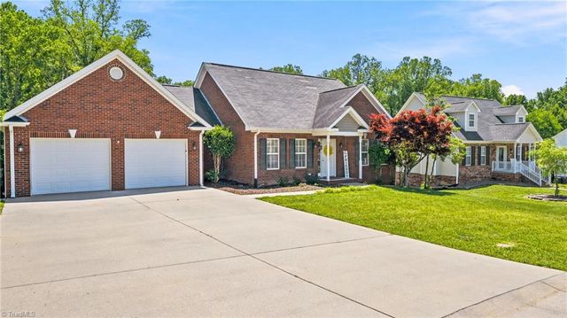 107 Hills Drive N, Mount Airy, NC 27030