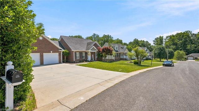 107 Hills Drive N, Mount Airy, NC 27030