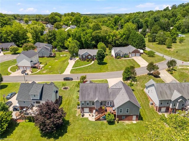 107 Hills Drive N, Mount Airy, NC 27030
