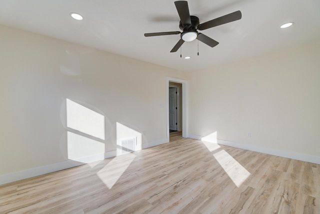 4937 N 51 BOULEVARD, Milwaukee, WI 53218