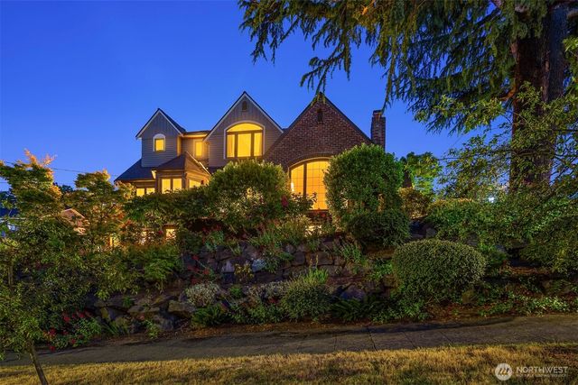 2556 1st Avenue N, Seattle, WA 98109
