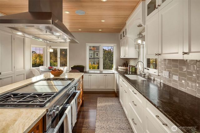 2556 1st Avenue N, Seattle, WA 98109
