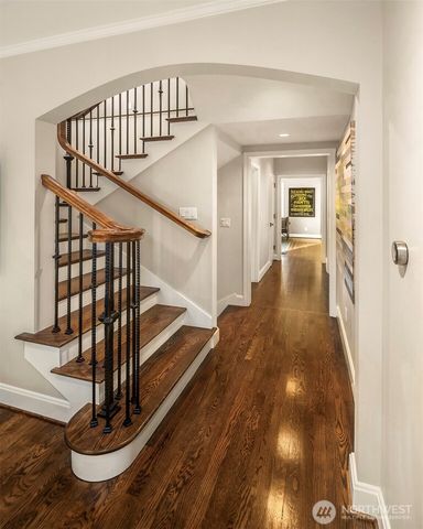 2556 1st Avenue N, Seattle, WA 98109