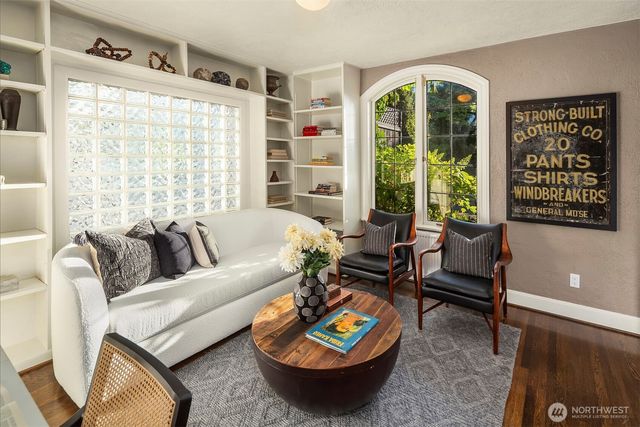 2556 1st Avenue N, Seattle, WA 98109