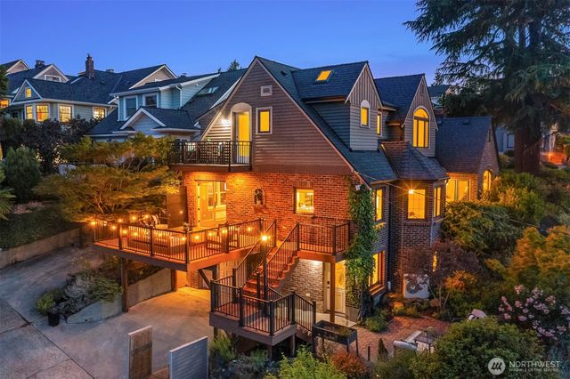2556 1st Avenue N, Seattle, WA 98109