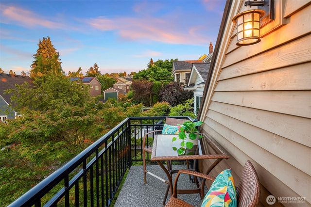 2556 1st Avenue N, Seattle, WA 98109
