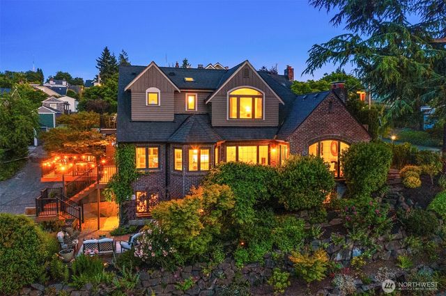 2556 1st Avenue N, Seattle, WA 98109