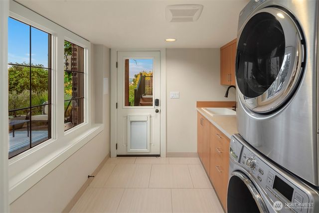 2556 1st Avenue N, Seattle, WA 98109