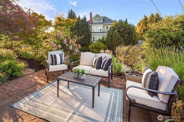 2556 1st Avenue N, Seattle, WA 98109