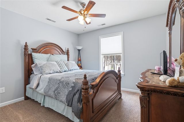 100 Mary St, Center Twp, PA 15061