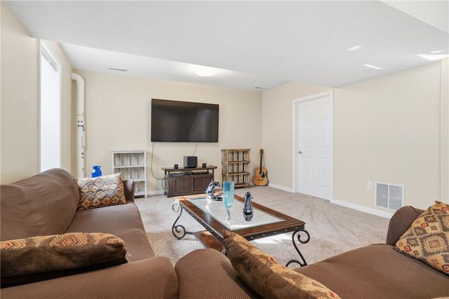 100 Mary St, Center Twp, PA 15061