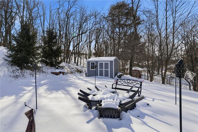 100 Mary St, Center Twp, PA 15061