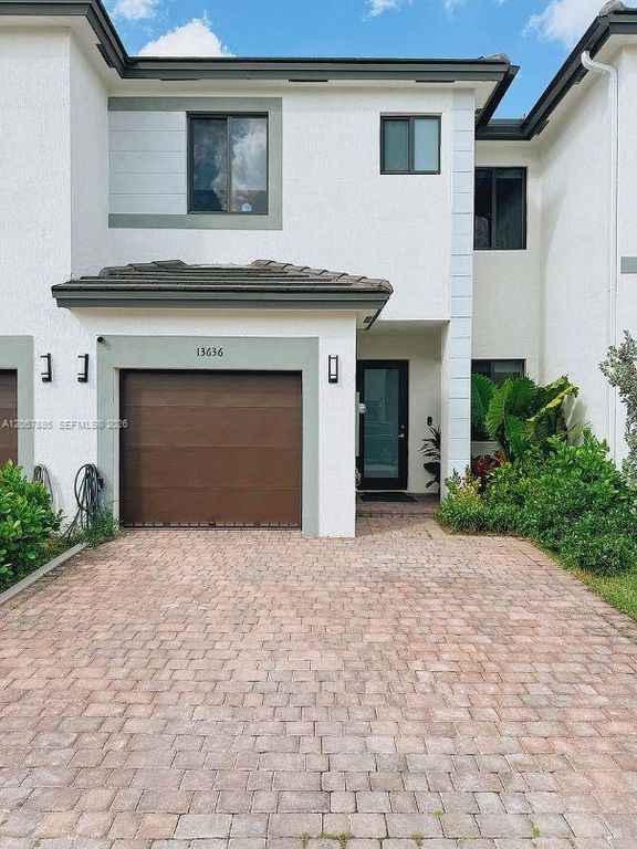13636 SW 157th Ct, Miami, FL 33196