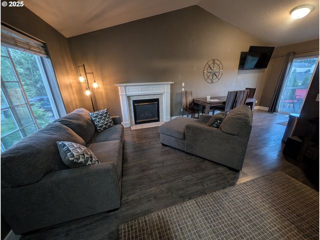 33874 Ne ERIN Dr, Scappoose, OR 97056