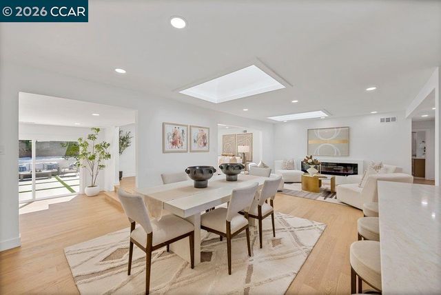 8 Ramona Dr, Orinda, CA 94563