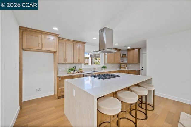8 Ramona Dr, Orinda, CA 94563