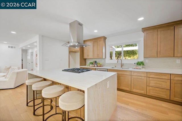 8 Ramona Dr, Orinda, CA 94563