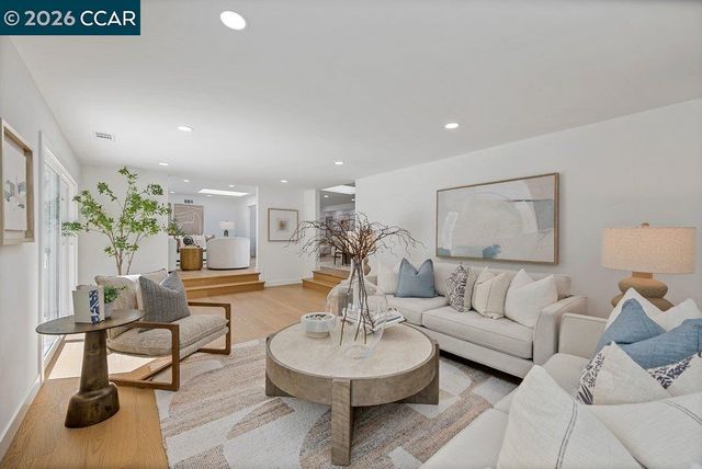 8 Ramona Dr, Orinda, CA 94563