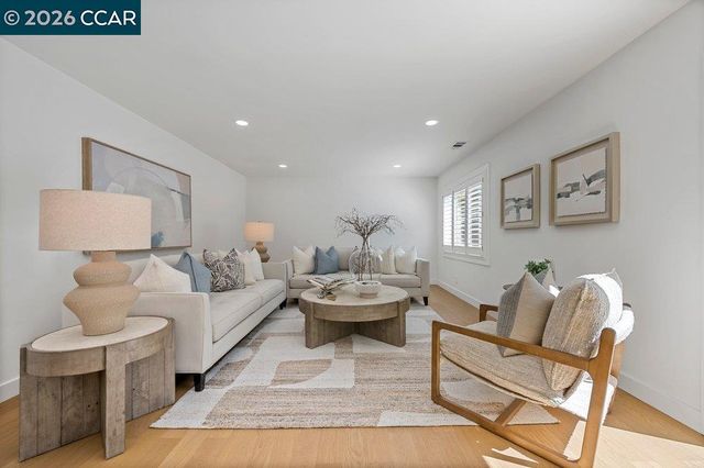 8 Ramona Dr, Orinda, CA 94563