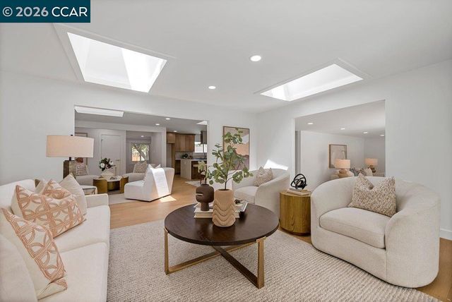 8 Ramona Dr, Orinda, CA 94563